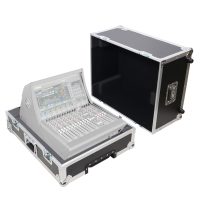 XS-YDM7COMPACTHWPULL Yamaha mixer in open flight case