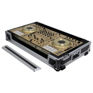 Right view of the Odyssey FRPIDDJRZW DJ Controller